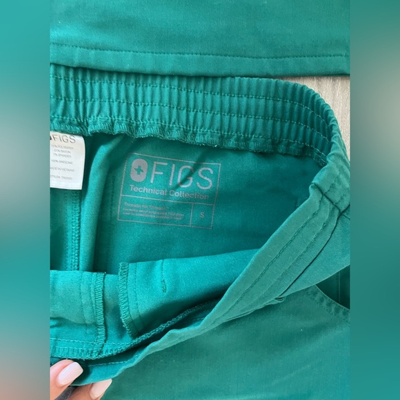 FIGS Green Scrub Set, size S - Picture 5 of 5